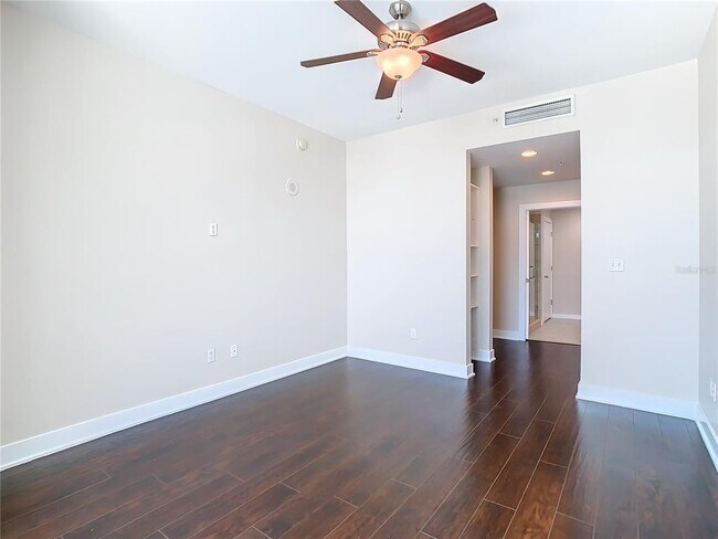 Building Photo - 1208 E Kennedy Blvd