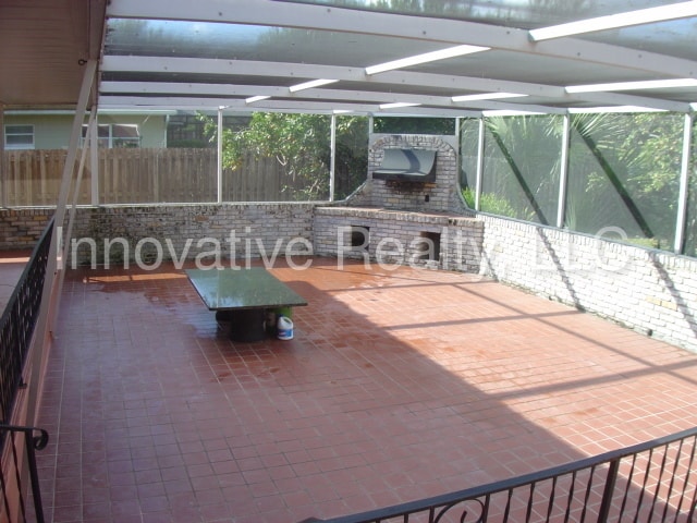 Building Photo - 2351 Woodcrest Dr
