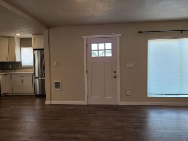 Building Photo - Beautifully Updated South Tacoma 3 Bedroom