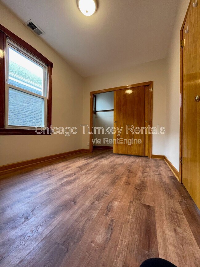 Building Photo - 1243 W 31st St