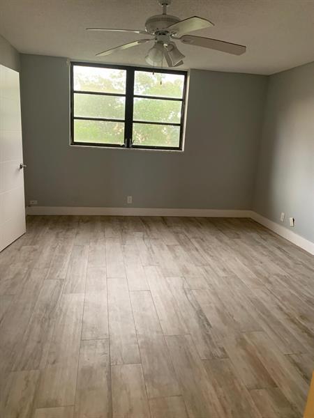 Building Photo - 6475 W Oakland Park Blvd