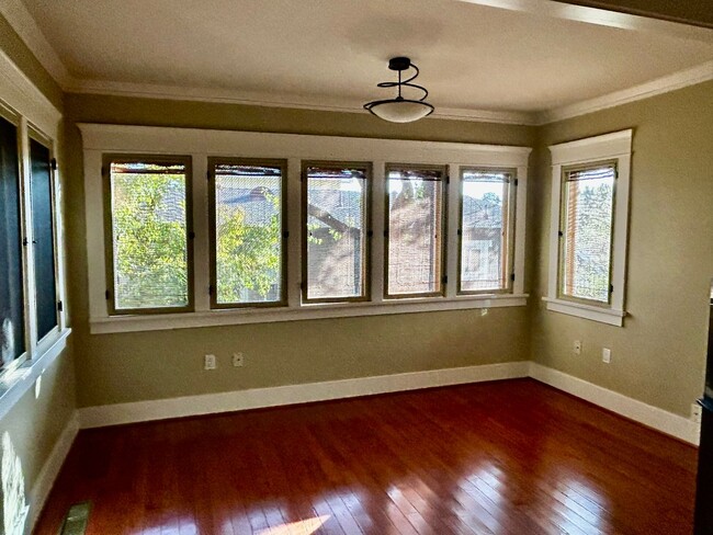 Building Photo - Uptown Whittier 4 Bedroom 3 Bath Beautiful...