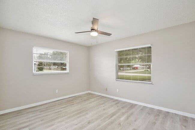 Building Photo - Beautifully Renovated 2-Bedroom Duplex nea...