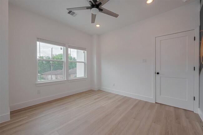 Building Photo - 2532 Wall St