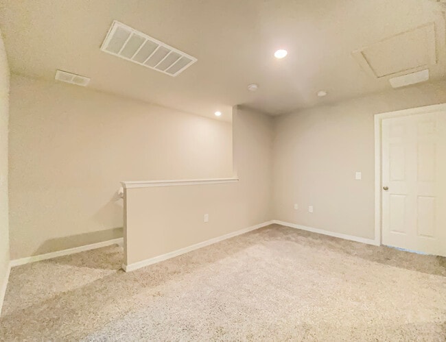 Building Photo - 561 Legacy Lp