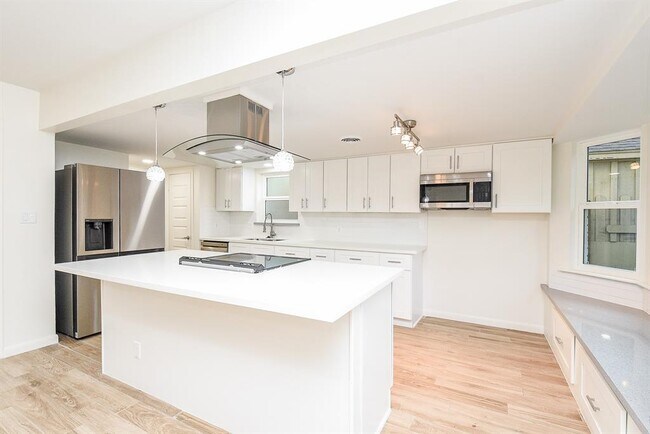 Building Photo - 1010 Woodchurch Ln