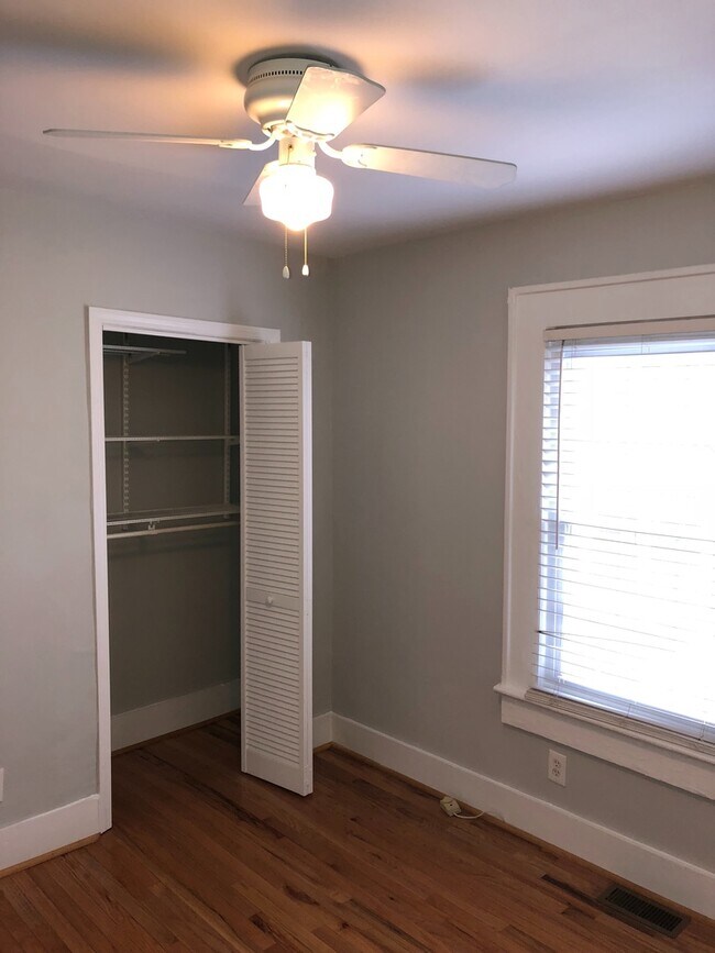 Building Photo - 3bd/2ba w/ Large Front Porch & Backyard in Grant Park!!