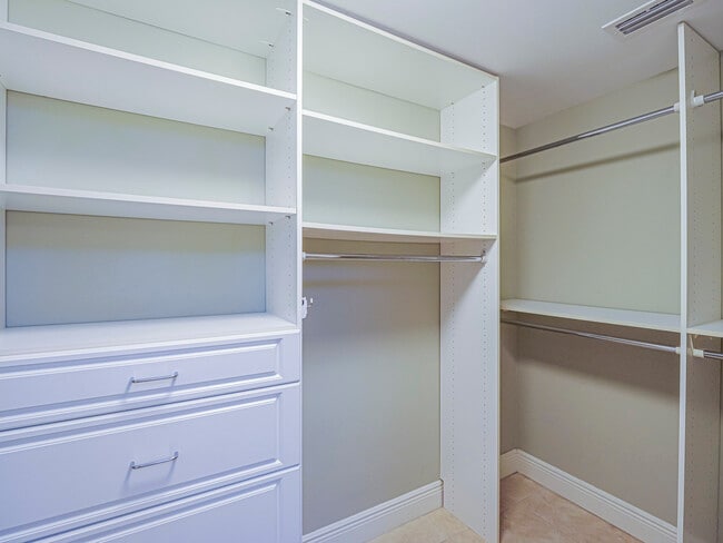 Building Photo - 4600 Jimmy Buffett Mem Hwy