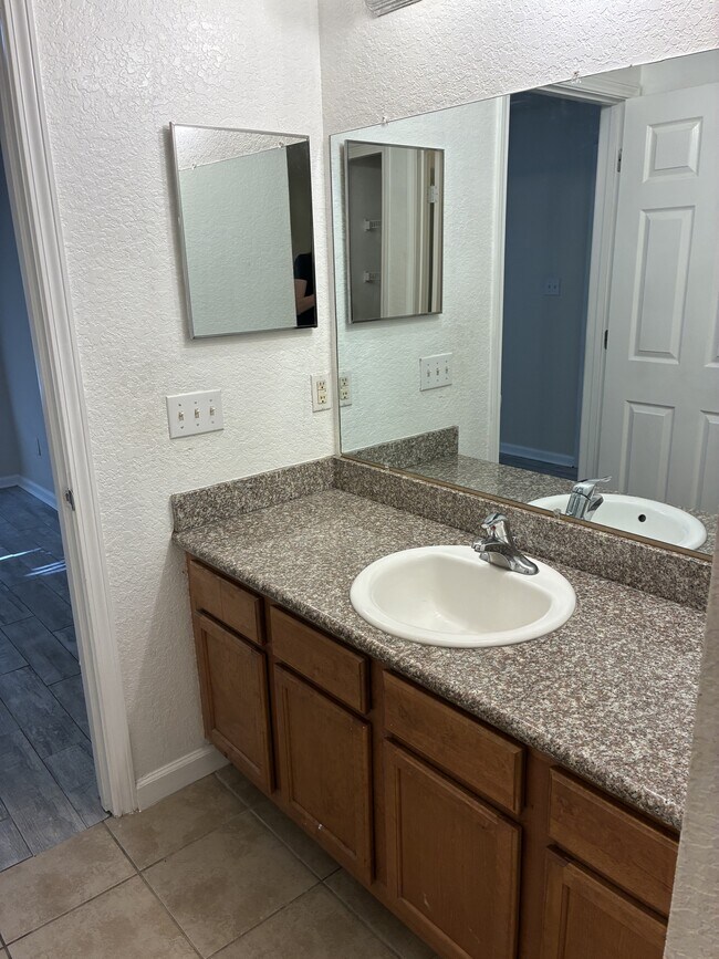 Building Photo - 6039 E Adams St