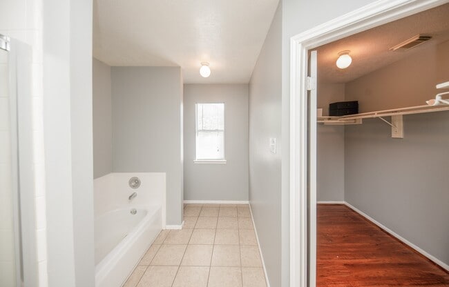 Building Photo - 8231 Chelsea Bend Ct