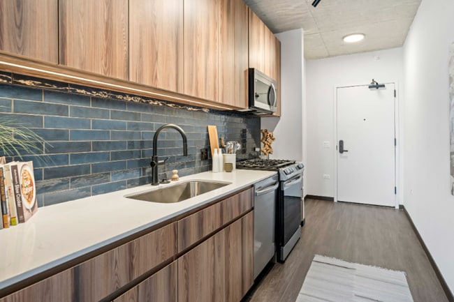 Primary Photo - 151 N Ashland Ave