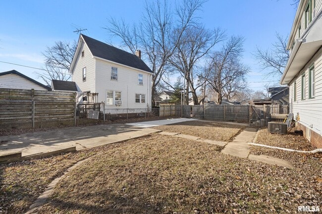 Building Photo - 400 E Virginia Ave