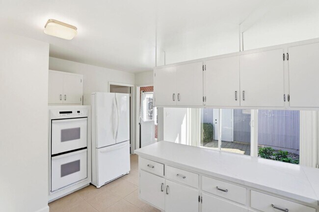 Building Photo - 1201 Weymoth Dr