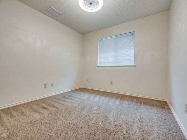 Building Photo - 1728 Tawakoni Ln