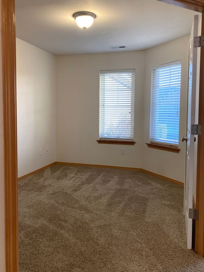 Building Photo - 142 Berkshire Ln