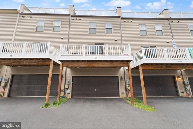 Building Photo - 1109 Madeira Terrace SE