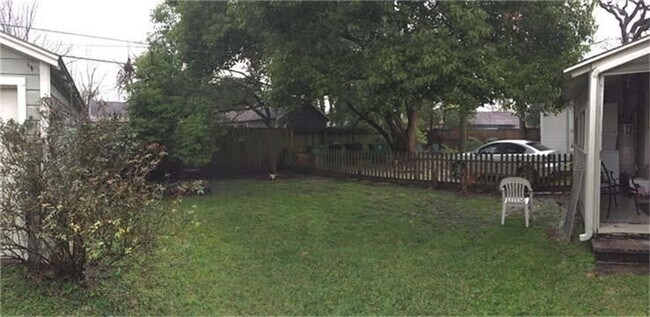 Building Photo - 4009 Oakridge St