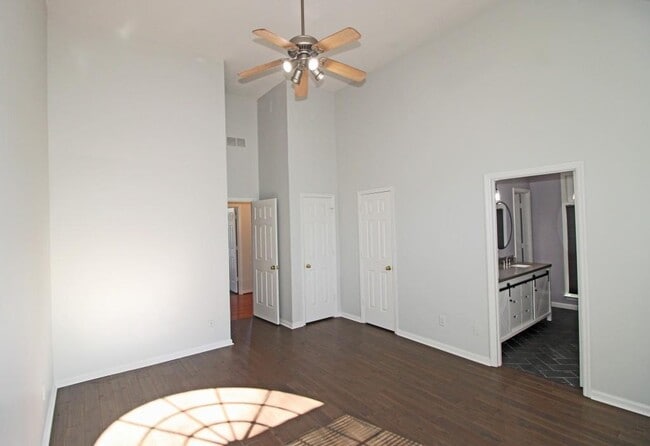 Building Photo - 303 Leeward Walk Ln