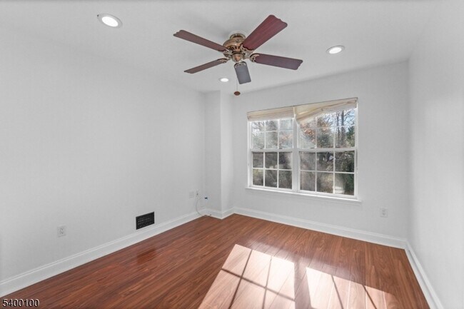 Building Photo - 13 Jill Ct