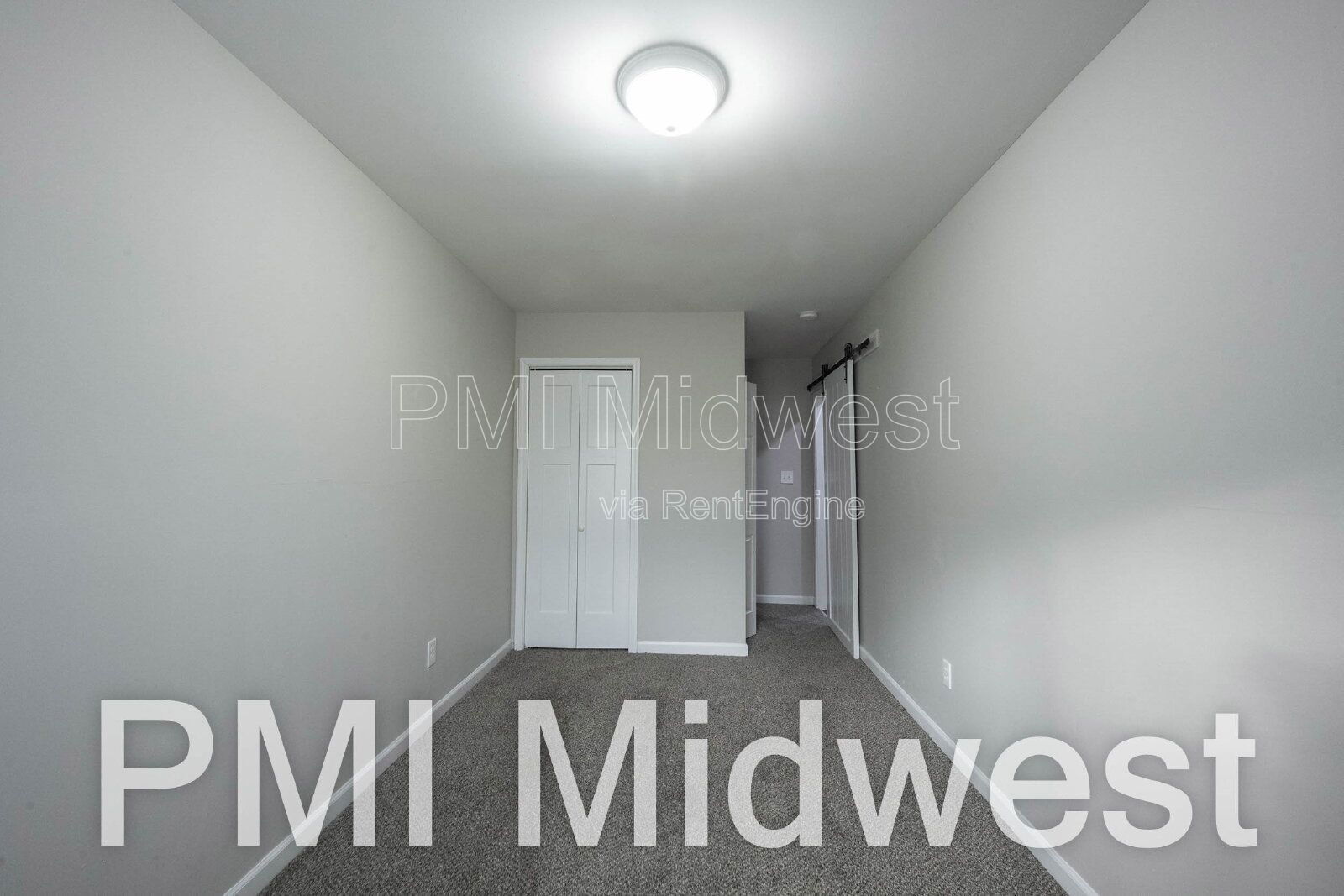 Building Photo - 925 N Sheffield Ave