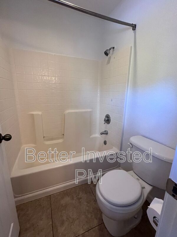 Building Photo - 539 Cork St