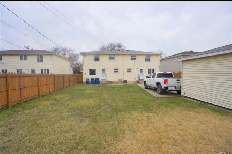 Building Photo - 225 Sunshine Dr