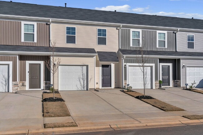 Building Photo - Brand-New 3BR/2.5BA Townhome with Garage in Greer $1725/mo rent***