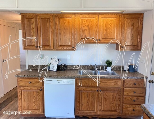 Building Photo - Updated 2 Bedroom, 1 Bath Townhome – Great...