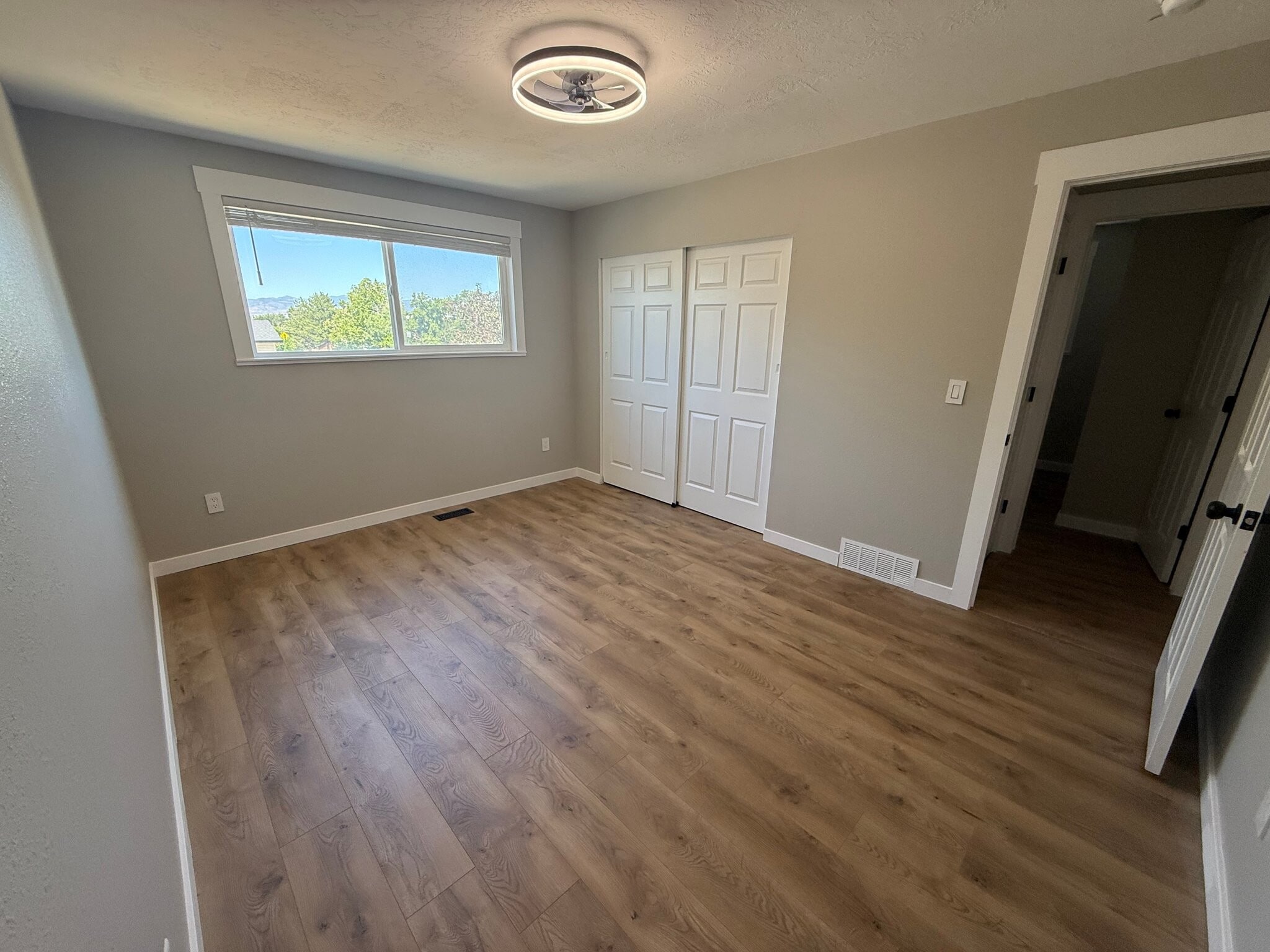 Building Photo - 992 Sunburn Lane 11575 S