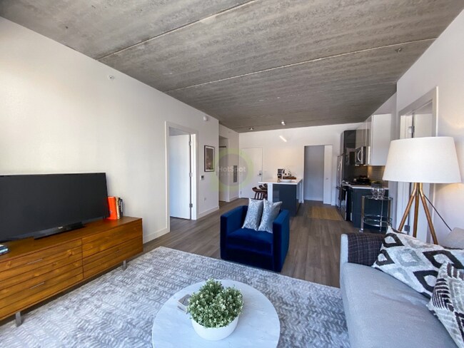 Building Photo - 816 W Sheridan Rd