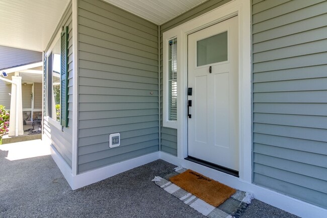 Building Photo - Beautiful upgraded 4 bedroom DuPont home with AC and sprinkler system