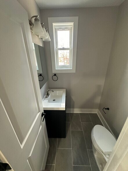 Building Photo - 723 Oneida Pl NW