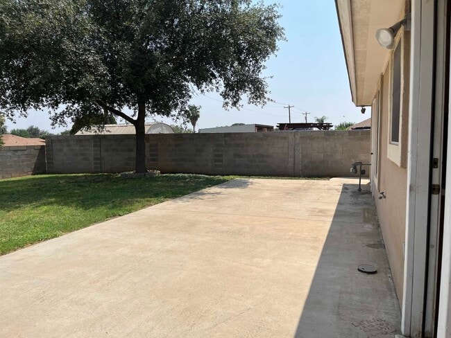 Building Photo - 821 Chalan Dr