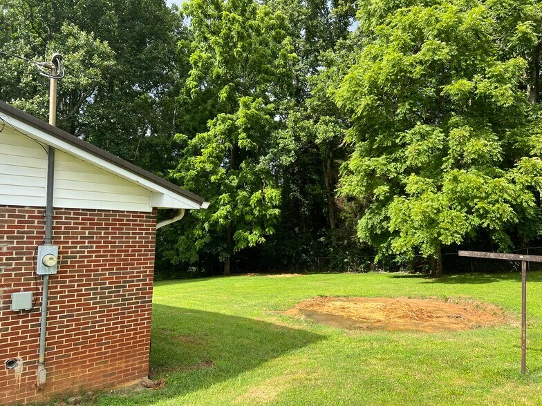 Building Photo - 112 Evergreen Rd