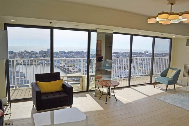 Building Photo - 236 N Derby Ave