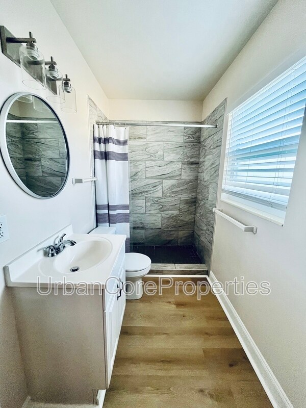 Building Photo - 105 7th Ave N