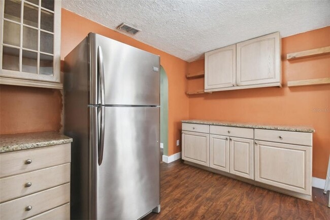 Building Photo - 1925 52nd St S