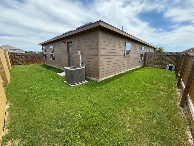 Building Photo - 521 Locksley Cove