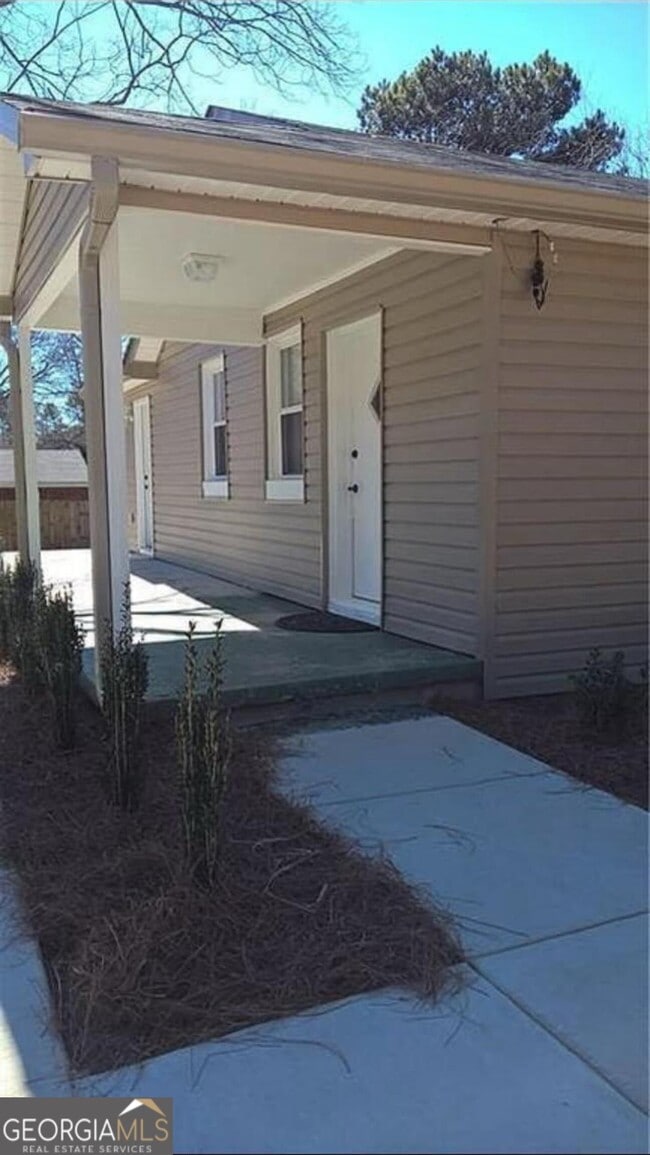 Building Photo - 2612 Loghaven Dr NW