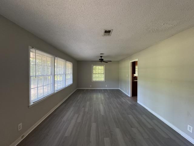 Building Photo - 2534 Huntington Dr
