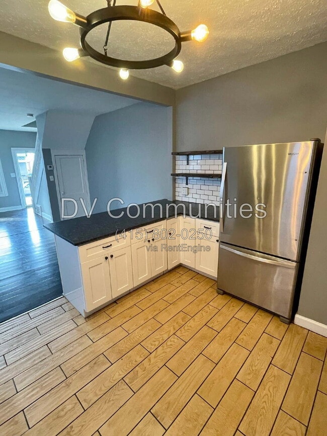 Building Photo - 1335 W 61st St