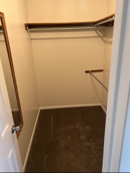 Building Photo - 200 E Chimney Hill Dr