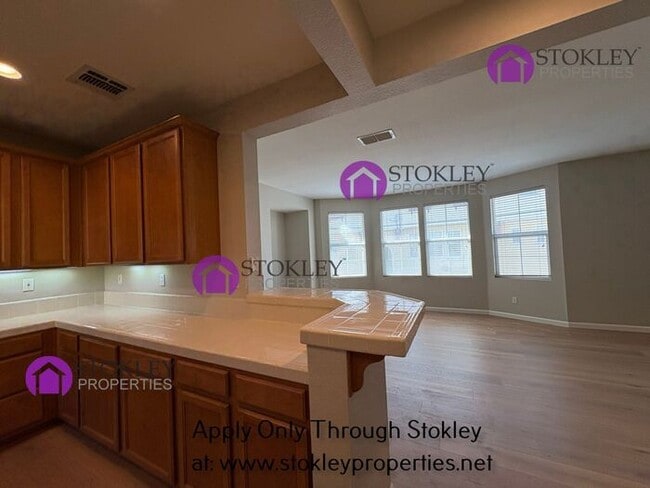 Building Photo - 71 Matisse Ct