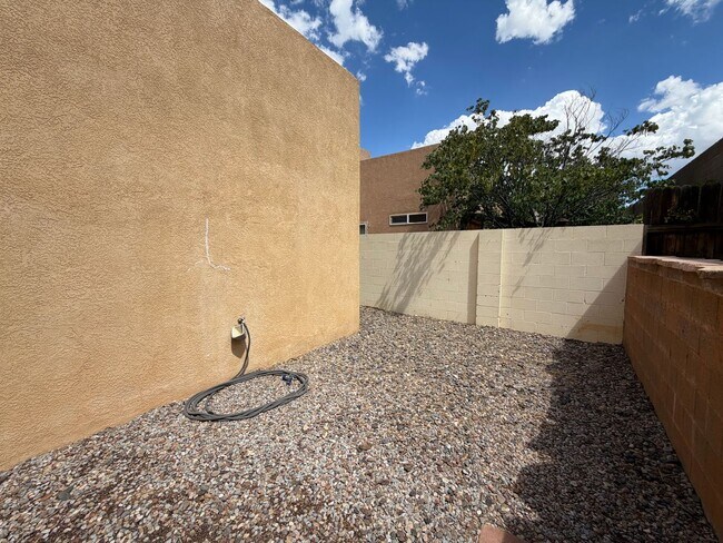 Building Photo - 4516 Holiday Breeze Pl NE