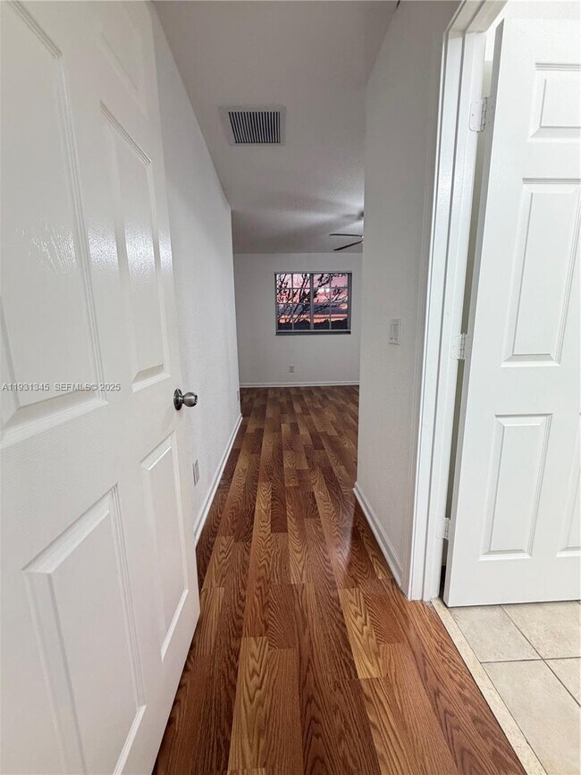 Building Photo - 1415 NW 34th Way