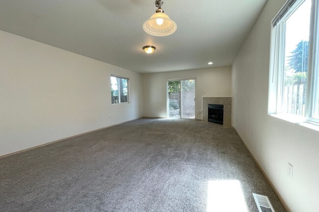 Building Photo - Fantastic Kenton Home with Central A/C, Wa...