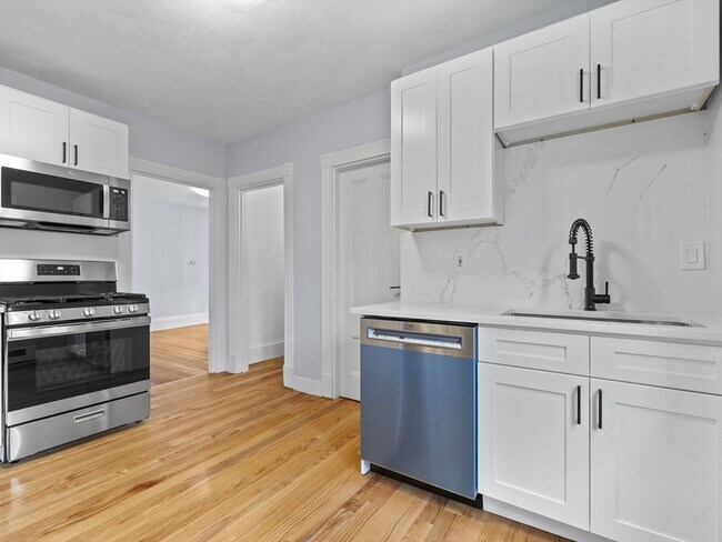 Building Photo - 39 Hancock St