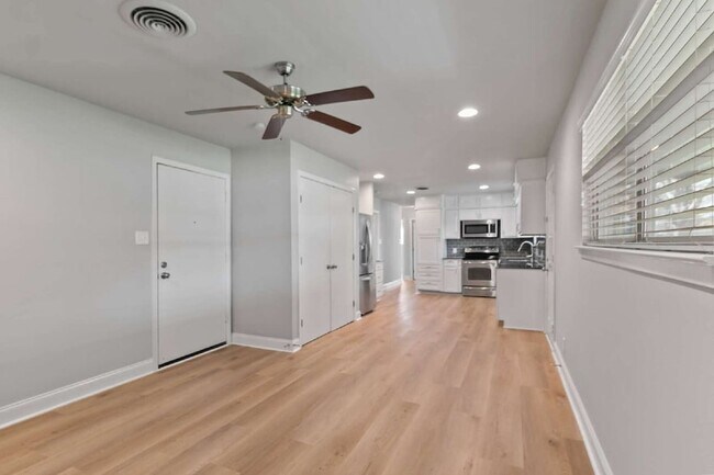 Building Photo - 5312 Odessa Ave