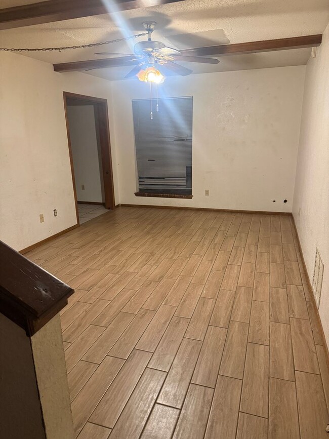 Building Photo - 1166 N Eagle Ln