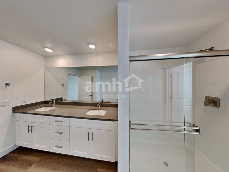 Building Photo - 10335 Bishops Cap St